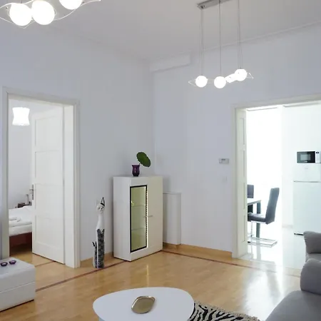 2 Bdr New Wake Up In For 5 Belgrad